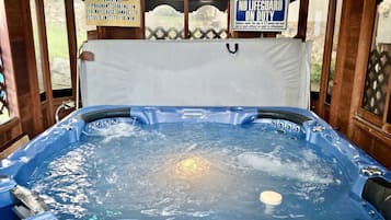 室內 SPA 浴池