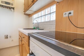 Basic-Apartment | Eigene Küche | Kühlschrank, Mikrowelle, Ofen, Herdplatte