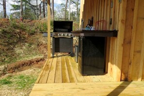 Property grounds - Fantastic Glamping Tiny Home Rental on The Toccoa River in Blue Ridge, Georgia (Blue Ridge)