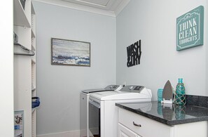 Interior - Amazing Cabin with Stunning Forest Sights in Chattanooga, Tennessee (Chattanooga)