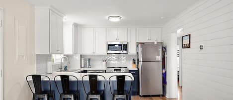 Frigorífic, microones, forn i placa de cuina