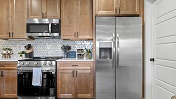 Refrigerador, microondas, parrilla de estufa y lavavajillas