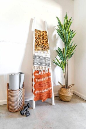 Interior - Luxury Glamping Vacation Rental for Four for Stargazing near Joshua Tree National Park, California (Twentynine Palms)