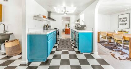 Luxury Glamping Vacation Rental for Four for Stargazing near Joshua Tree National Park, California