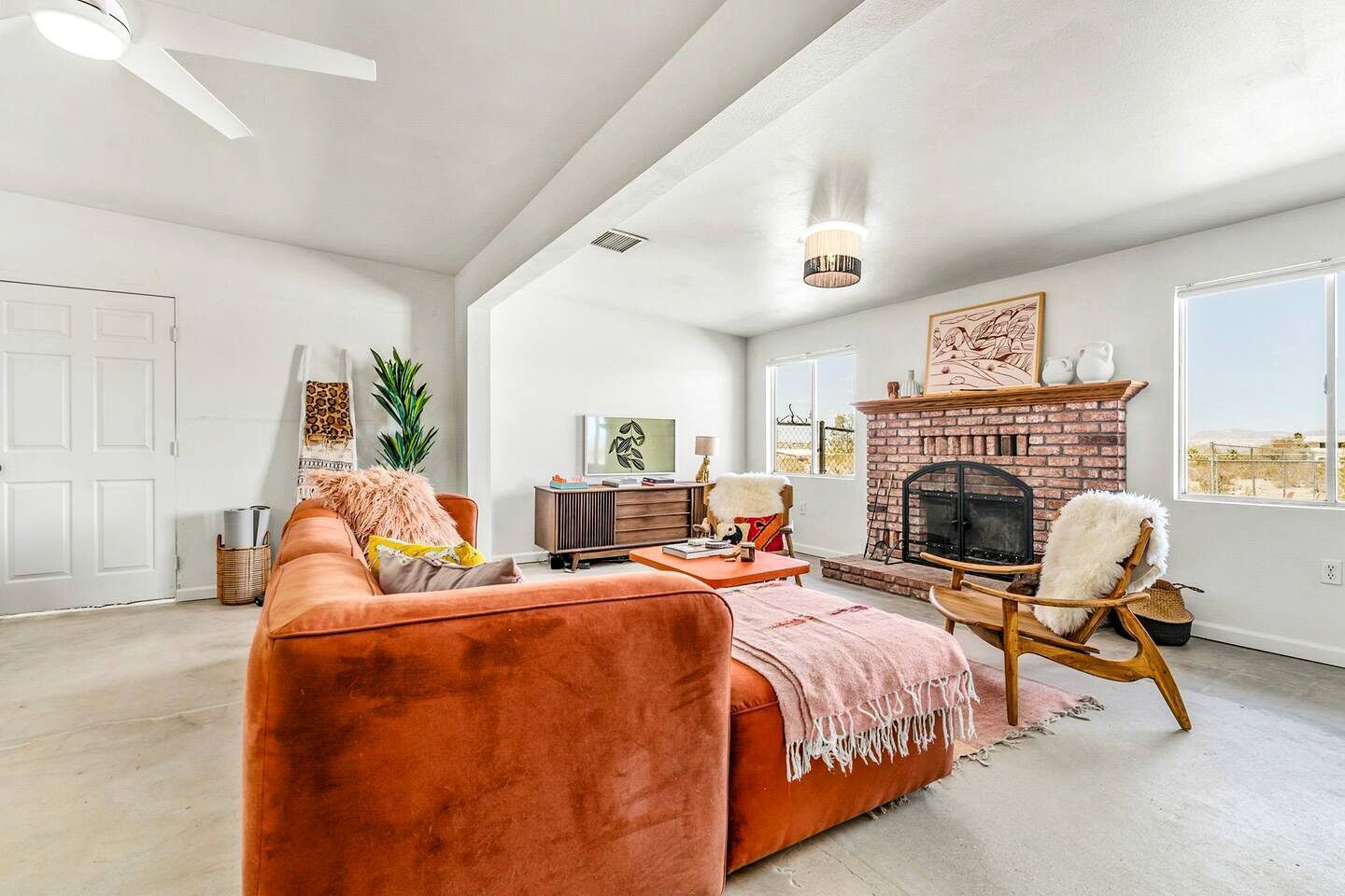 TV, fireplace