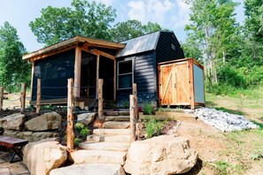 Exterior - Cute Cabin near Chattanooga, for Wonderful Family Glamping in Tennessee (Chattanooga)