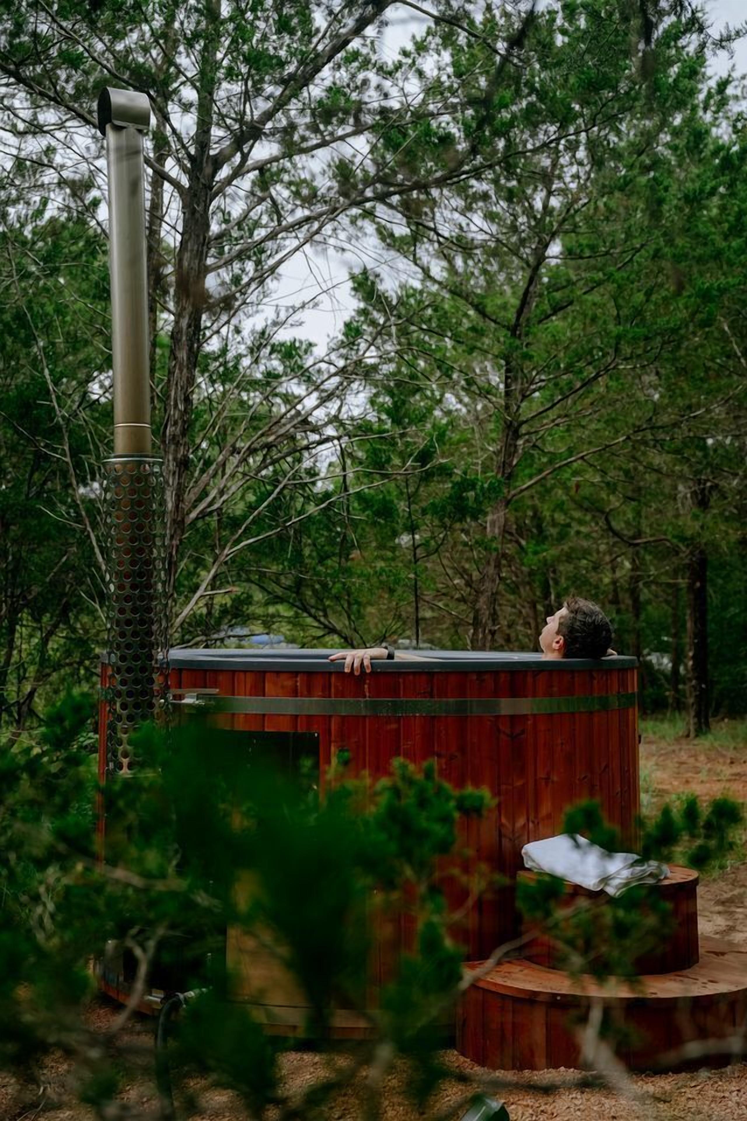 Outdoor spa tub