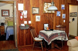 Dining - Rustic Elegance: Vintage Decor Cabin with Mountain Scenery in Sparta (Sparta)