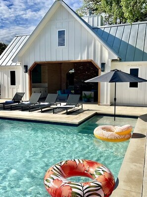 Pool - Splendid Chic Cabin with Modern Interior and Pool in Wimberley, Texas (Wimberley)