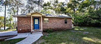 Cabin Getaway: Pet-Friendly Oasis on the Ochlockonee River Bend, Ideal for Fishing and Swimming