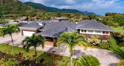 Breathtaking Villa with Swimming Pool and Fantastic Sights in Hauula, Hawaii