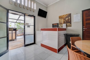 Reception - Hotel O near Monas formerly Pondokan Kota Jakarta (Jakarta)