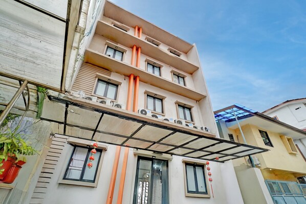 المنشأة من الخارج