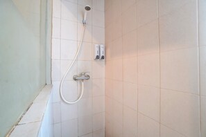 غرفة مزدوجة عادية | حمام | تجهيزات دش