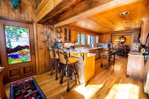 Fridge, microwave, oven, stovetop - Luxury Cottage Ranch with Hot-Tub, Theater and Pool Table in Watauga County, North Carolina (Sugar Grove)