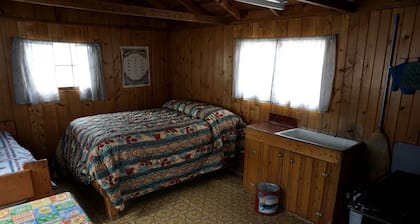 Pet Friendly Fishing Cabin close to Poudre River, Perfect for a Weekend Escape from Fort Collins