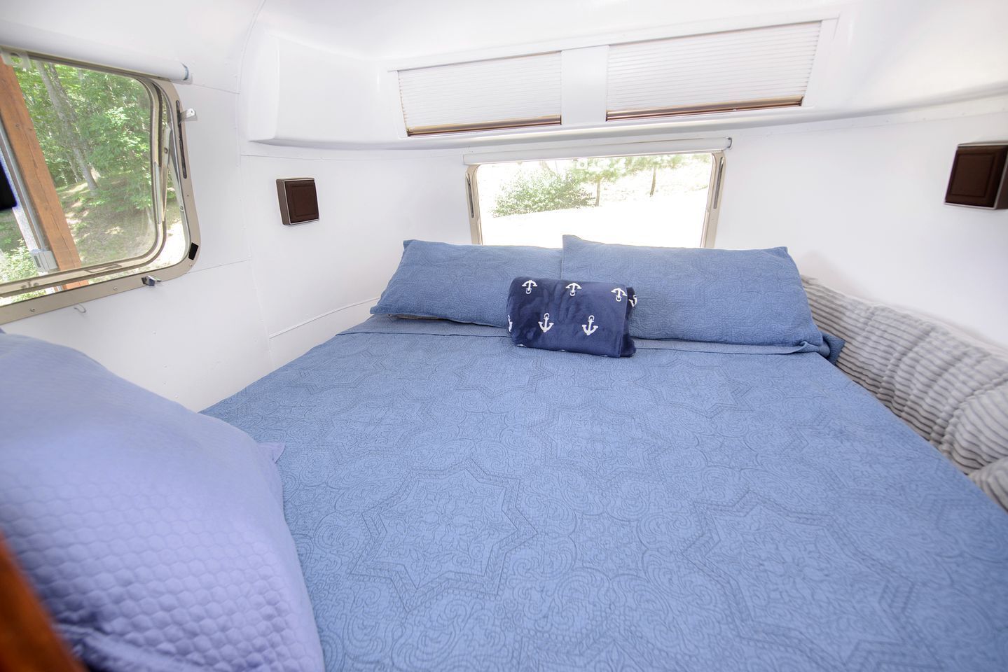 1 bedroom, desk, WiFi, bed sheets