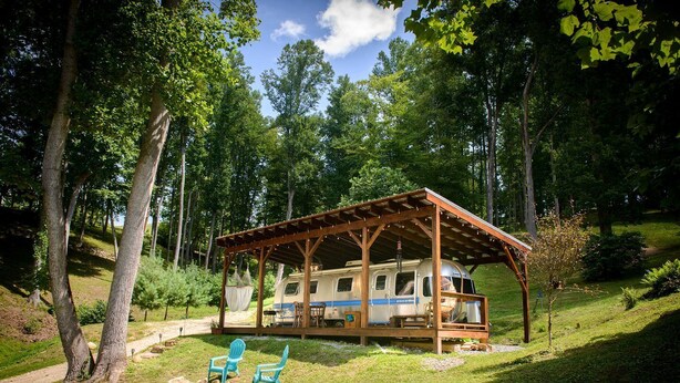 Exterior - Breathtaking Airstream with Hot-tub and Petting Zoo in Sugar Grove, North Carolina (Sugar Grove)