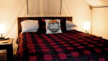 1 bedroom, desk, bed sheets