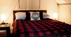 1 bedroom, bed sheets - Build Amazing New Memories at this Lovely Safari Tent in Branson, Missouri (Branson)