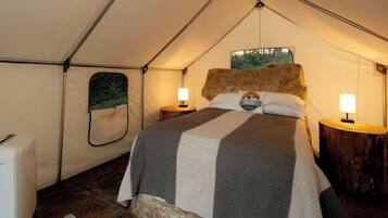 1 bedroom, bed sheets