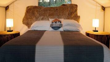 1 bedroom, bed sheets