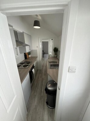 Fridge, oven, electric kettle, toaster - The Well Street Terrace (Great Yarmouth)