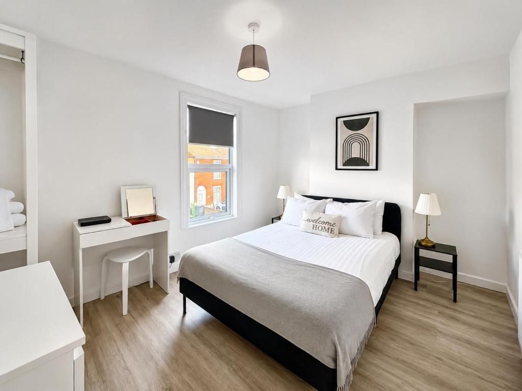 2 bedrooms, soundproofing, WiFi, bed sheets