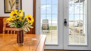 Dining - Quaint Lake Cottage Perfect to Reconnect with Nature in Michigan (Au Gres)