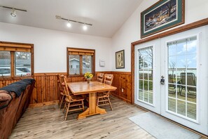 Dining - Quaint Lake Cottage Perfect to Reconnect with Nature in Michigan (Au Gres)