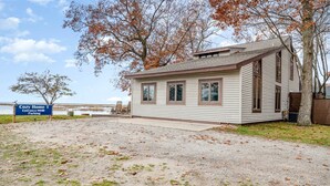 Exterior - Quaint Lake Cottage Perfect to Reconnect with Nature in Michigan (Au Gres)