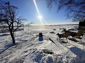 Property grounds - Quaint Lake Cottage Perfect to Reconnect with Nature in Michigan (Au Gres)