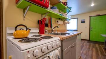 Fridge, microwave, stovetop, coffee/tea maker