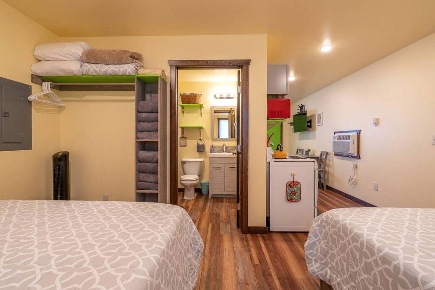 1 habitación, tabla de planchar con plancha, wifi y ropa de cama 
