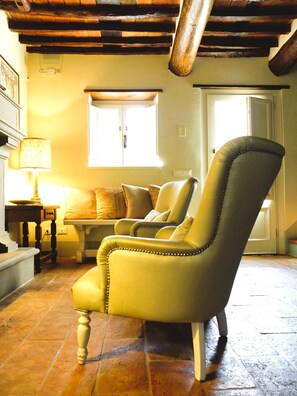 Interior - "Casa il Noce" in the hills of Lucca with swimming pool 30 min from the sea of Viareggio (Pescaglia)