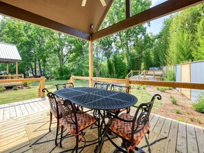 Outdoor dining - Luxury Tiny House Only for Adults in North Carolina (Waynesville)