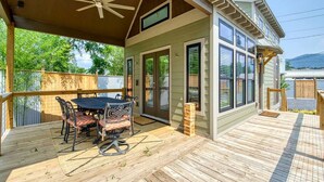 Outdoor dining - Luxury Tiny House Only for Adults in North Carolina (Waynesville)