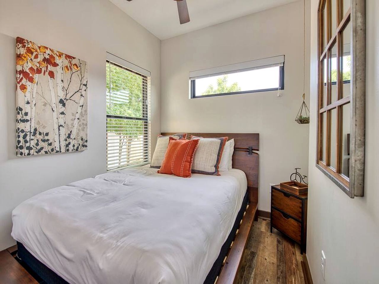 2 bedrooms, desk, iron/ironing board, WiFi