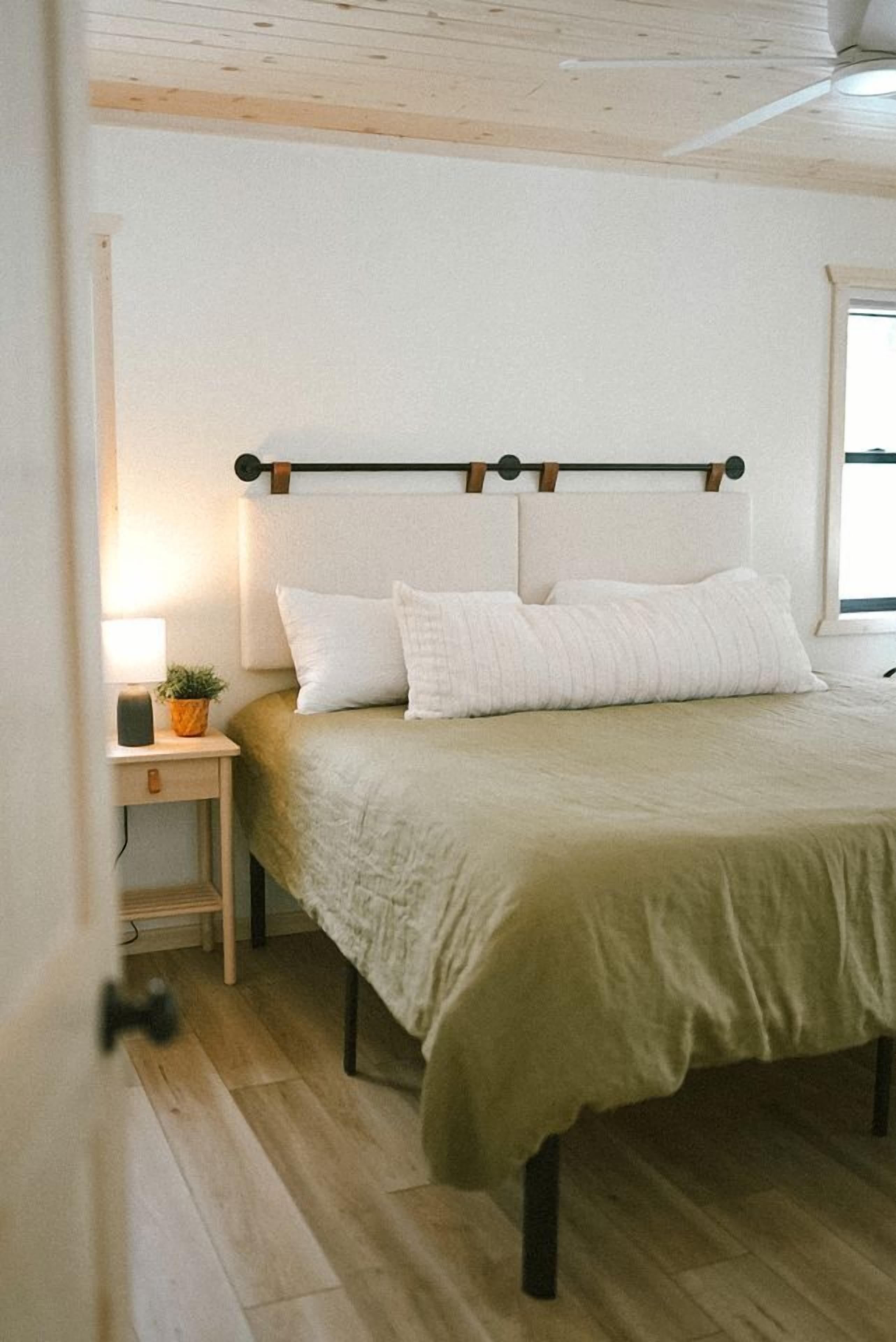 3 bedrooms, travel cot, WiFi, bed sheets