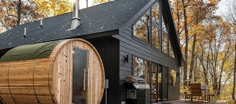 Riverside Retreat: Unwind in a Cabin with Private Steam Sauna on the Pine River