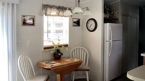 Dining - Delightful Cabin with Private Deck in Inverness, Florida (Inverness)