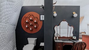 Hair dryer, towels, soap, shampoo - Designer Dome with Unmatched Scenery: Romantic Getaway near Falls in Cherry Log, Georgia (Cherry Log)