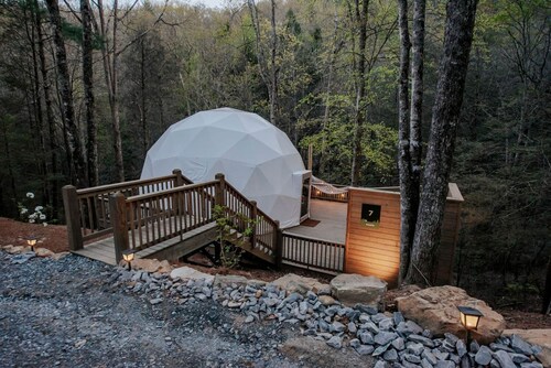 Designer Dome with Unmatched Scenery: Romantic Getaway near Falls in Cherry Log, Georgia