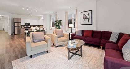 Stylish 3 King Bed Apartment in Prime Location