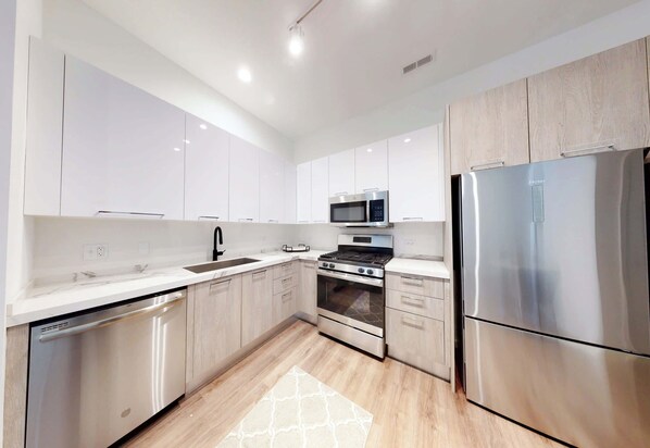 冰箱、微波炉、烤箱、炉灶