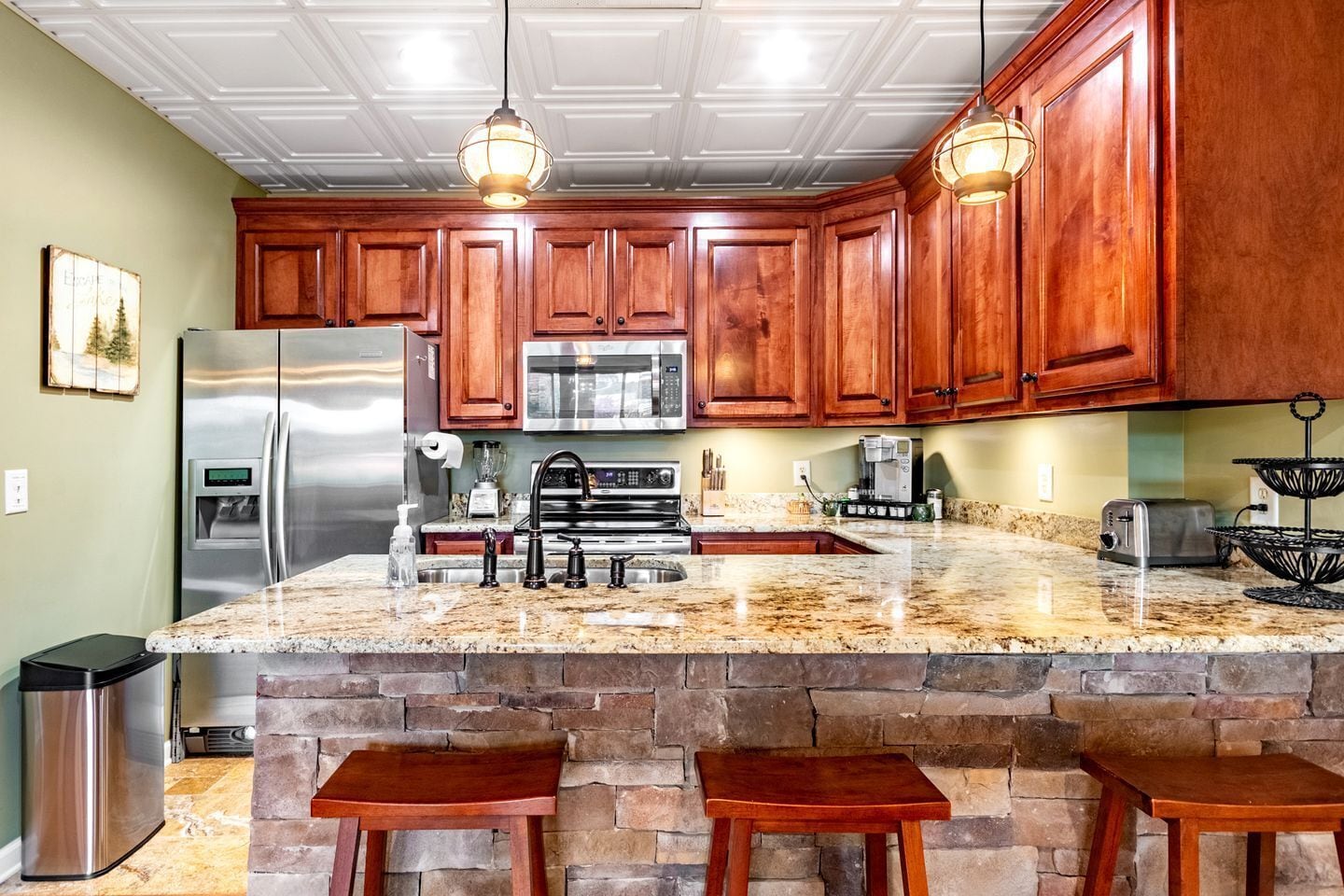 Fridge, microwave, stovetop, dishwasher