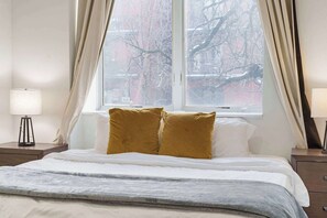 3 slaapkamers, een strijkplank/strijkijzer, reisbedje, gratis wifi