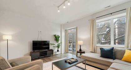 Modern 3BR Near McCormick and South Loop