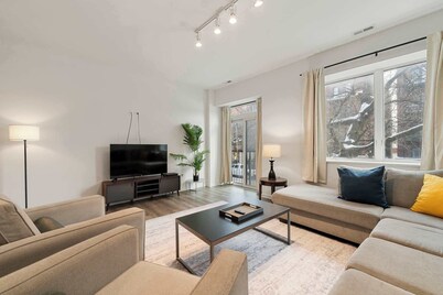 Spacious 3BR · Bronzeville/South Loop · Sleeps 8