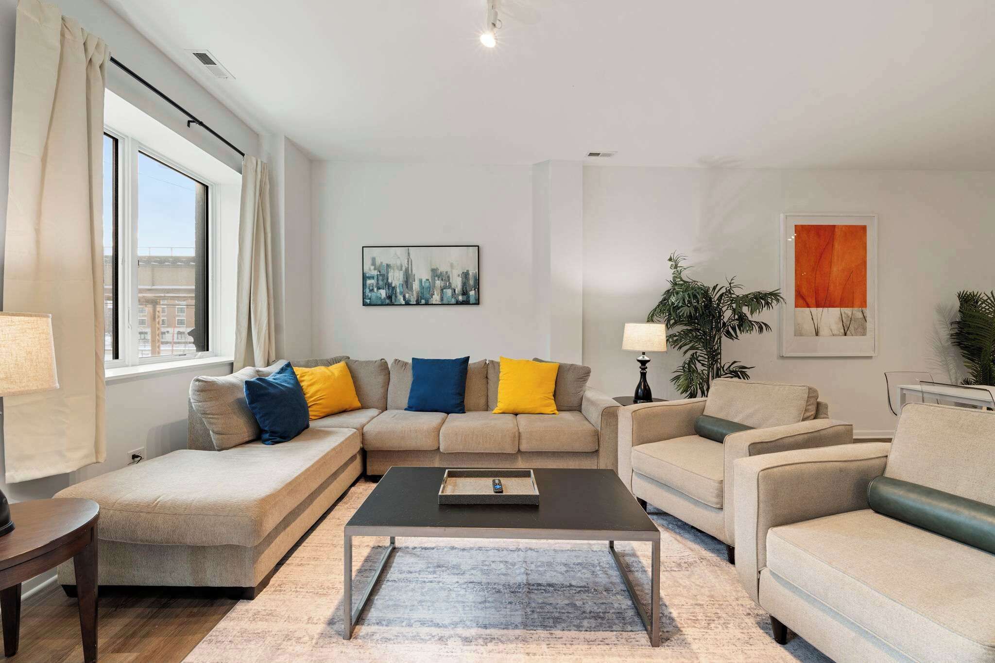 Spacious 3br · Bronzeville/south Loop · Sleeps 8 - Chicago, IL